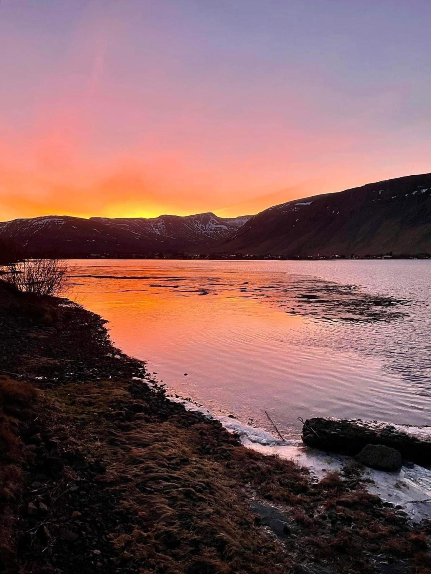 Cosy Lakeview Cabin 45 Minutes From Reykjavik Mosfellsbaer Buitenkant foto